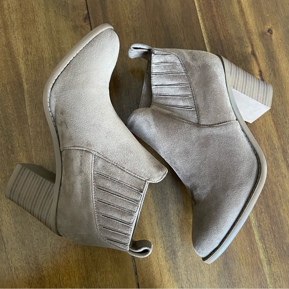 Suede ankle booties - Picture 3 of 10